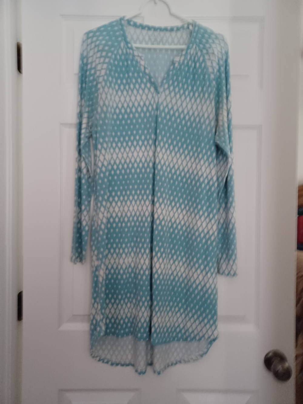 Cool Girl Women’s Size L Teal & White Patterned Nightshirt